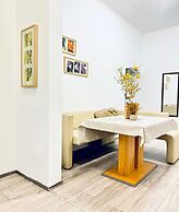 Bright 3BR Appt Steps from FAC Platz