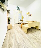 Bright 3BR Appt Steps from FAC Platz