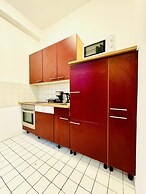 Bright 3BR Appt Steps from FAC Platz