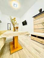 Bright 3BR Appt Steps from FAC Platz