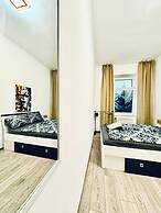 Bright 3BR Appt Steps from FAC Platz