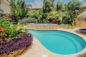 Spacious 4-bedroom Apartment 2 km From Eagle Beach - Dream Suites Arub