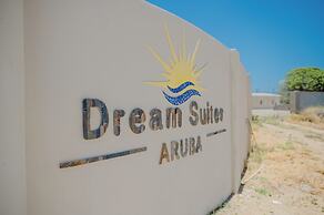 Spacious 4-bedroom Apartment 2 km From Eagle Beach - Dream Suites Arub