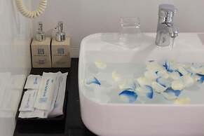 Maxhome Luxury Hotel