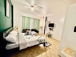 Axon Cozy Modern House #B Near The Walking Street