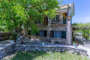 Orestis Stone Apartment for 2 With Garden