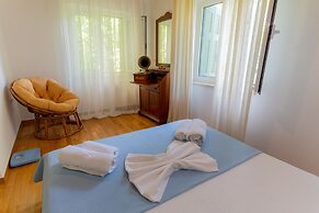 Orestis Stone Apartment for 2 With Garden