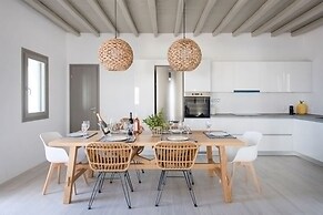 Rising Sun Villa Near Naousa and the Beach Paros