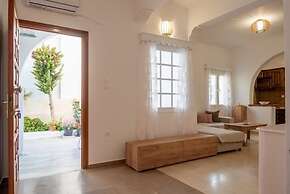Naousa Central House Paros