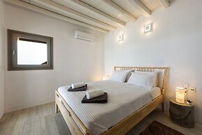 Rising Moon Villa Near Naousa and the Beach