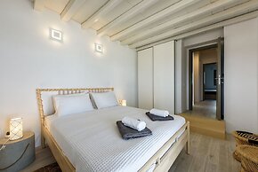 Rising Moon Villa Near Naousa and the Beach