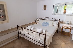 Peris Independent Stone Apartment for 3