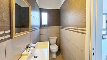 Phaedrus Living Ledras Residences 203