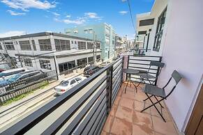 Room 11: Balcony Bliss in Creative Santurce