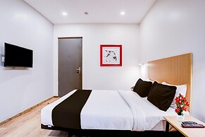 Cozy Stays Near Halasuru Metro Station