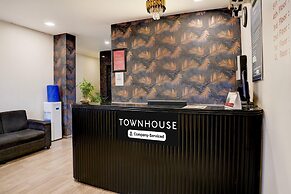 Cozy Stays Near Halasuru Metro Station