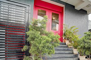 Cozy Stays Near Halasuru Metro Station
