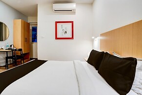 Cozy Stays Near Halasuru Metro Station