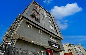 Cozy Stays Near Halasuru Metro Station