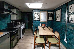 82A Dalston Lane Terrace