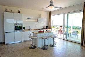 Villa Vanissia With Garden And Sea View