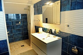 Villa Vanissia With Garden And Sea View