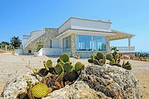 Villa Vanissia With Garden And Sea View