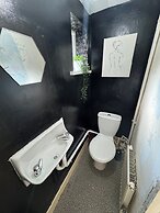 Charming Reading Garden House Pet Friendly