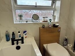 Charming Reading Garden House Pet Friendly