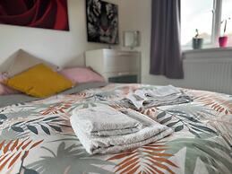 Charming Reading Garden House Pet Friendly