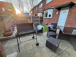 Charming Reading Garden House Pet Friendly