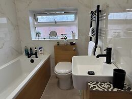 Charming Reading Garden House Pet Friendly