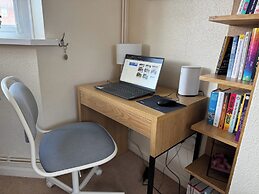 Charming Reading Garden House Pet Friendly