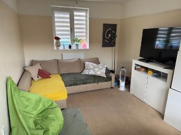 Charming Reading Garden House Pet Friendly