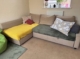 Charming Reading Garden House Pet Friendly