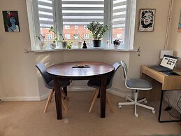 Charming Reading Garden House Pet Friendly