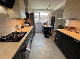 Charming Reading Garden House Pet Friendly