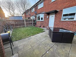 Charming Reading Garden House Pet Friendly