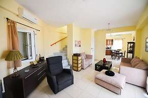 Kyparissia Coastal Getaway With Seaviews