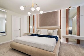 1149 Spacious Family 5-bedroom Townhome