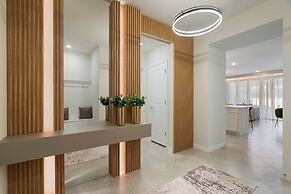 1149 Spacious Family 5-bedroom Townhome