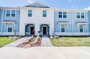 1149 Spacious Family 5-bedroom Townhome