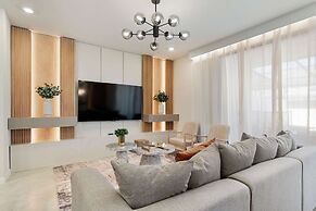 1149 Spacious Family 5-bedroom Townhome