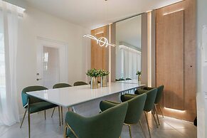 1149 Spacious Family 5-bedroom Townhome