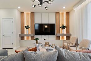 1149 Spacious Family 5-bedroom Townhome