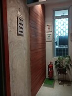 THE 1975 HOTEL EMPIRE