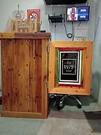 THE 1975 HOTEL EMPIRE