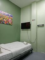 THE 1975 HOTEL EMPIRE