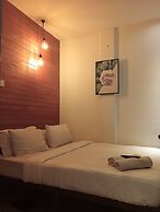 THE 1975 HOTEL EMPIRE