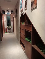 THE 1975 HOTEL EMPIRE